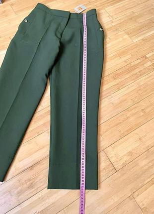 Стильные зеленые зауженные брюки5 фото