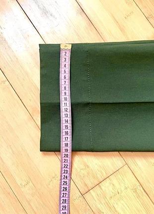 Стильні зелені завужені брюки10 фото