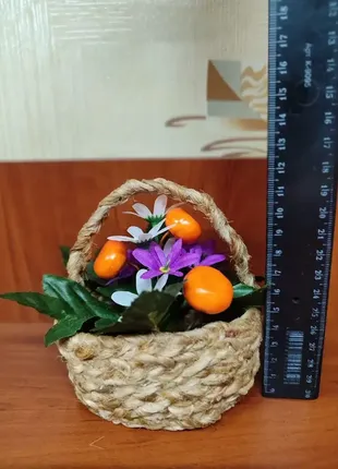 Корзина з квітами та мандаринами2 фото