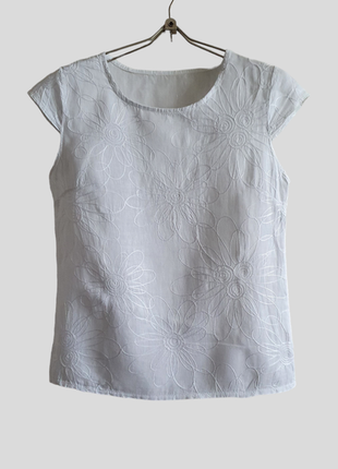 Біла лляна футболка, блуза  з вишивкою італія