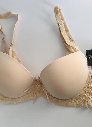 Бюстгальтер, лифчик, бежевый бюстгальтер, кружевной бюстгальтер.