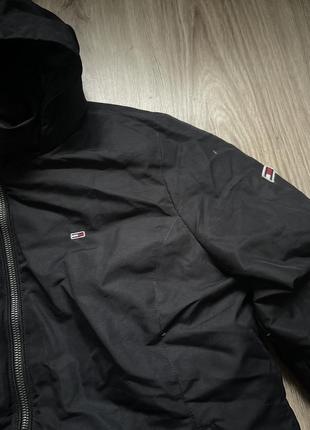 Tommy hilfiger черная женская куртка пуховик с капюшоном томми7 фото