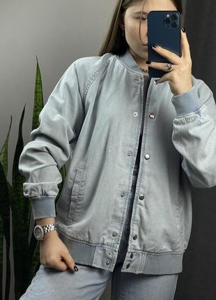 Новый крутой джинсовый бомбер levi’s kora bomber2 фото