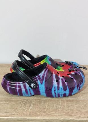 Крокси crocs lined  tie dye clog 
multi-rayures/noir1 фото
