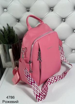Рожевий рюкзак з екошкіри3 фото