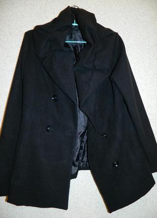 Р. 44-46/s-m пальто чёрное женское демисезонное с присобранным объемным воротником3 фото