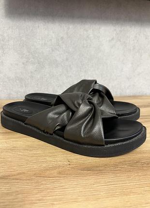 Шльопанці tu