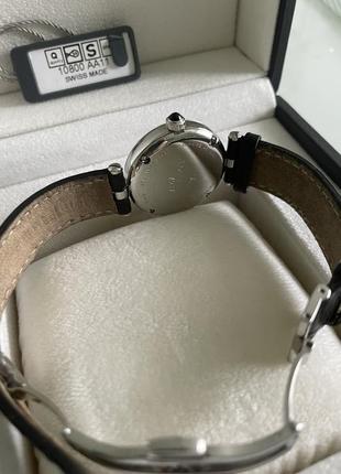 Швейцарський годинник з діамантами.