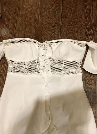 Белоснежное оригинальное и необычно красивое летнее платье сетка с завязками6 фото