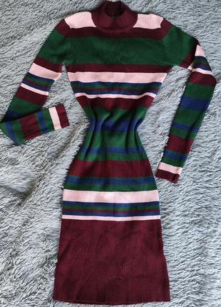 Вязаное тёплое платье по фигуре рубчик