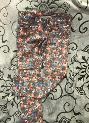 Джинсы штаны с цветочным принтом3 фото
