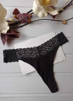 Трусики стринги из тонкого трикотажа с широким кружевом