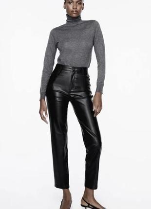 Новые кожаные черные брюки zara