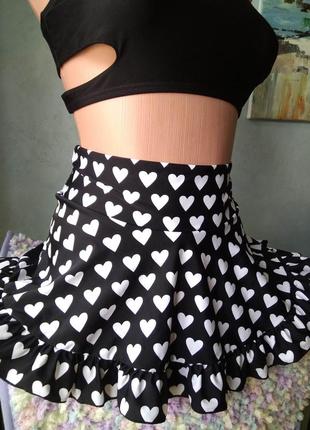 Оригинальная чёрная купальная юбка с рюшами /юбочка на купальник/s/принт сердечки2 фото