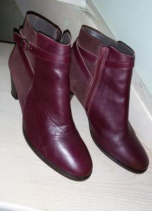 Betty london- чудові демісезонні шкіряні черевики 40 розміру (26,7 см)