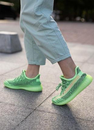 Кроссовки adidas yeezy boost 350 v 2 рефлектив шнурки + фосфор подошва салатовые с черным