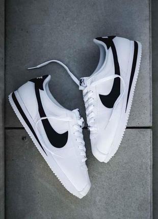 Стильні чоловічі кросівки nike cortez white black білі з чорним