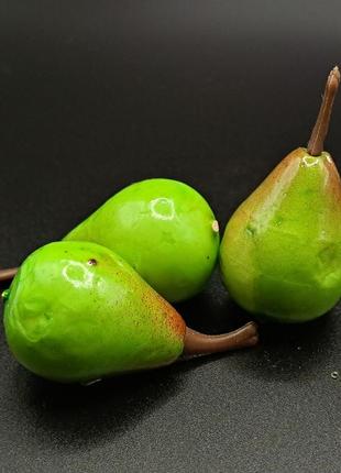 Декоративная искусственная ягода зеленая груша небольшая