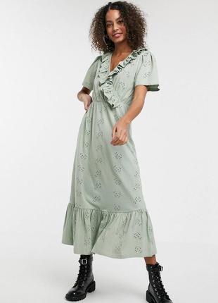 Шалфейно-зеленое платье миди с вышивкой ришелье и оборками asos design