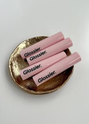 Повнорозмір 3г. стійка напівпрозора глянсова помада ultralip від glossier відтінок villa, нова, оригінал5 фото