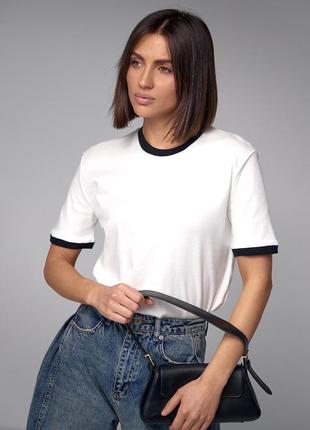 Жіноча футболка з контрастною окантовкою