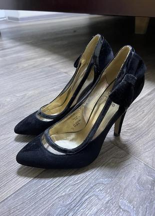 Черные женские туфли на каблуке 38,5