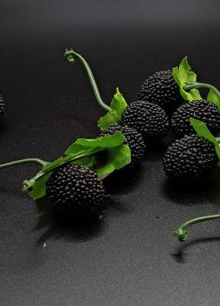 Декоративная искусственная ягода черная ежевика