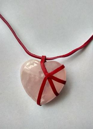 Кулон на шкіряному шнурку серце,рожевий кварц.
