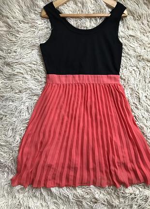 Сукня з спідницею плісе