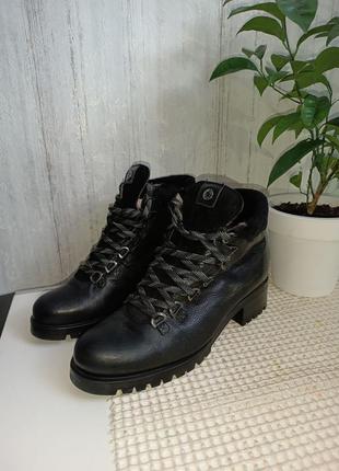 Демисезонные ботинки кожаные фирмы unisa