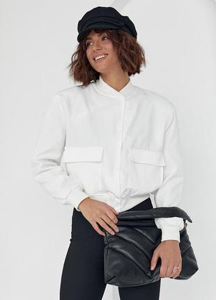 Женская куртка-бомбер с накладными карманами6 фото