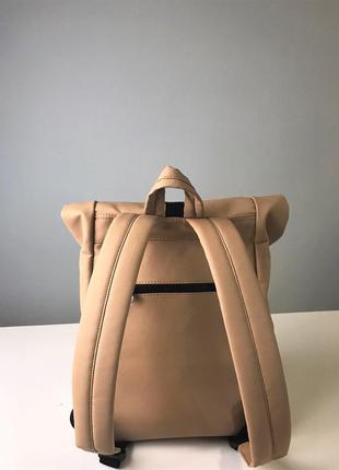 Місткий бежевий жіночий рюкзак для подорожей5 фото