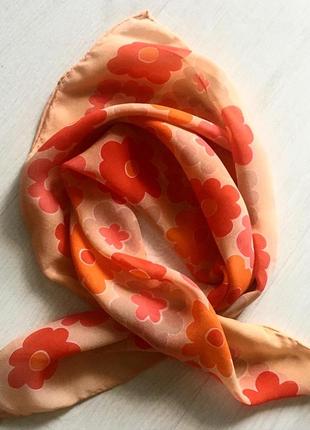 Шелковый платок-косынка ручной работы.47*50.6 фото