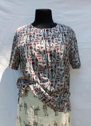 Футболка в квадратах абстракція принт річна з розрізами оригінальна