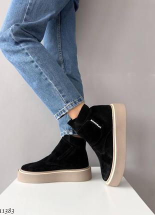 Женские деми ботинки на липучке черные натуральная замша
