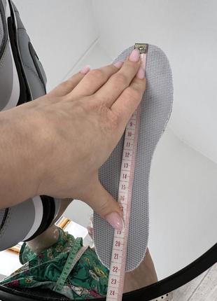 Перевірені кросівки на липучках nike — runner10 фото