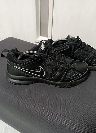 Кроссовки nike.
