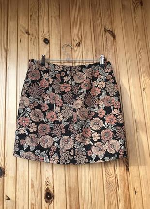 Очень красивая жаккардовая мини юбка в цветочный принт3 фото