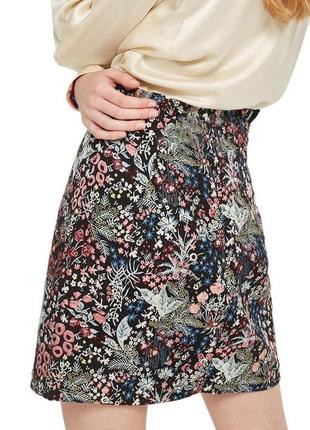 Очень красивая жаккардовая мини юбка в цветочный принт1 фото