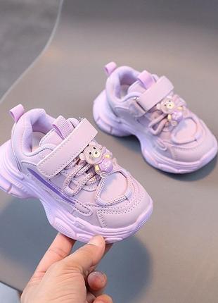 Стильные кроссовки