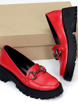 Яскраві червоні жіночі шкіряні туфлі лофери натуральна шкіра1 фото