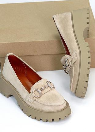 Бежеві жіночі замшеві туфлі лофери натуральна замша