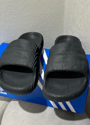 Тапочки шлепанцы сланцы новые adidas adilette 22 оригинал3 фото