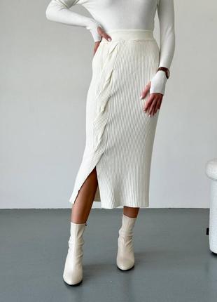 Красивая юбка, украшенная плетением на ножке❤️,юбка с разрезом на ножке3 фото