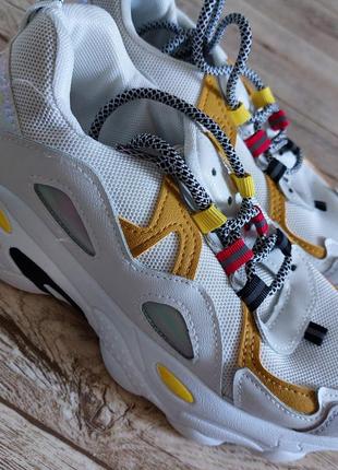 Кроссовки женские