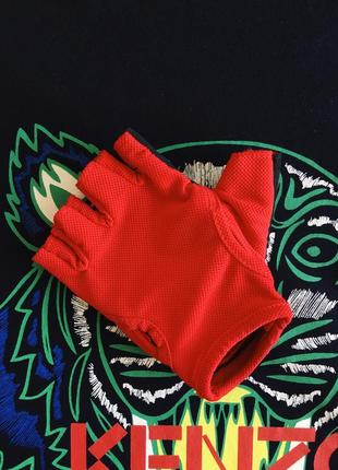 Ярко-красные перчатки для фитнеса oysho спортивные перчатки для тренажерного зала4 фото