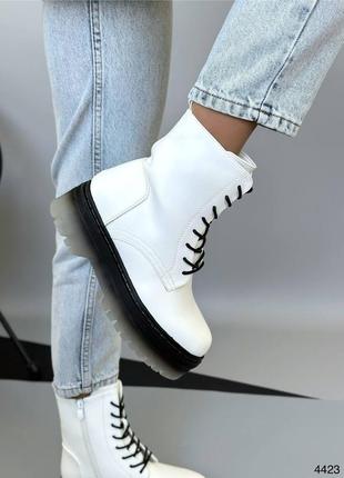 Білі жіночі демісезонні черевики ботинки на високій підошві потовщеній