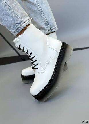 Білі жіночі демісезонні черевики ботинки на високій підошві потовщеній