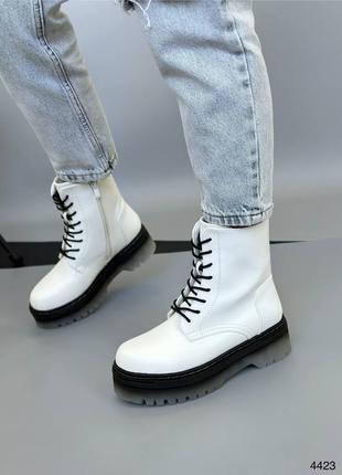 Білі жіночі демісезонні черевики ботинки на високій підошві потовщеній