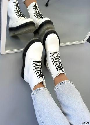 Білі жіночі демісезонні черевики ботинки на високій підошві потовщеній